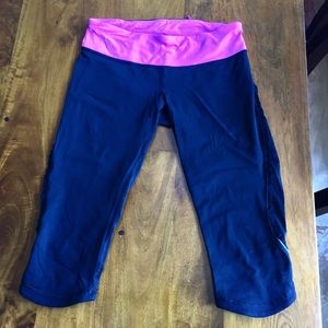 Lululemon black ruffle capris size 6